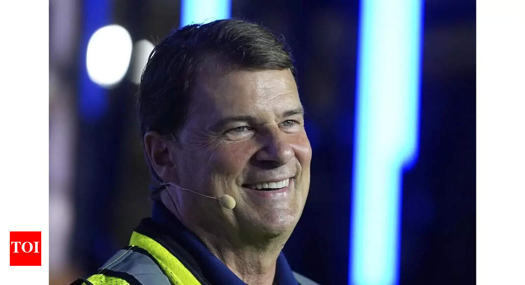 फोर्ड के सीईओ जिम फार्ले: मैंने एप्पल के सीईओ टिम कुक से कई बार बात की है, आईफोन निर्माता को यह समझने की जरूरत है कि फोर्ड को इसका कोई अधिकार नहीं है…