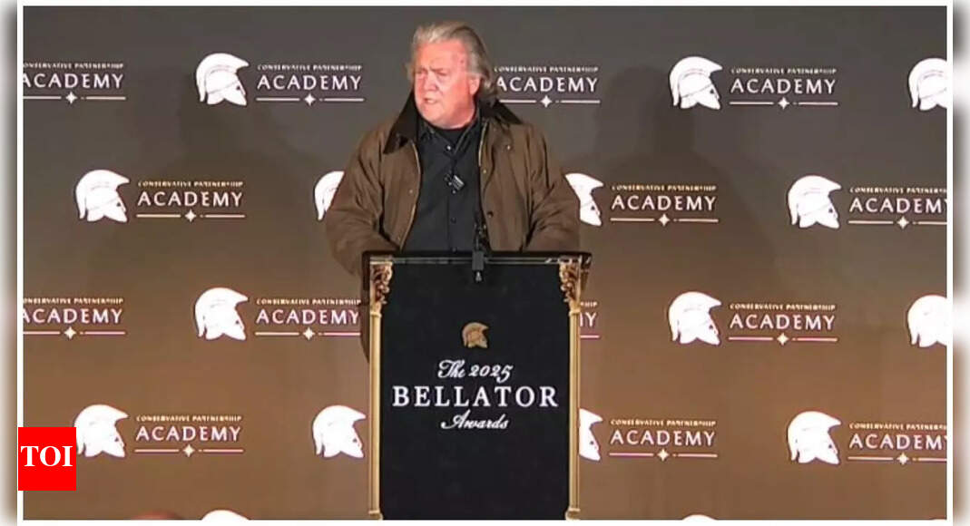 ‘यह एक ऑपरेशन है, यार’: विस्फोटक ग्रंथों से पता चलता है कि कैसे बैनन ने गुप्त रूप से एपस्टीन को अपनी छवि सुधारने में मदद की