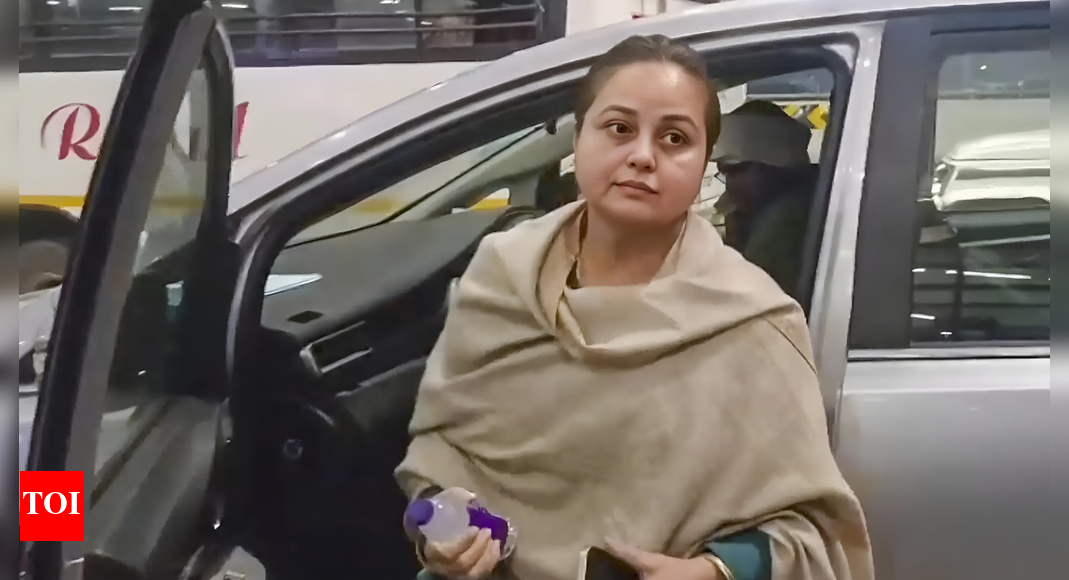 ‘गाली-गलौज की गई, चप्पल उठाई गई’: लालू यादव के परिवार में झगड़ा तेज; रोहिणी आचार्य ने किडनी ट्रांसप्लांट पर अपमान का आरोप लगाया | भारत समाचार