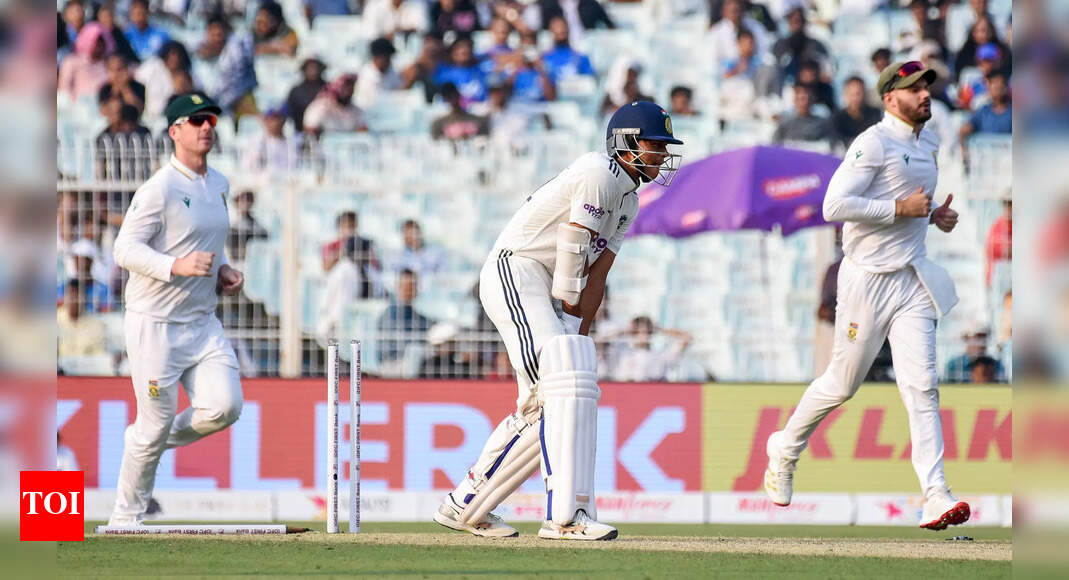 ‘दयनीय, ​​पूरी तरह से बकवास’: पूर्व भारतीय क्रिकेटर ने टेस्ट क्रिकेट को ‘खत्म’ करने के लिए ईडन पिच की आलोचना की | क्रिकेट समाचार