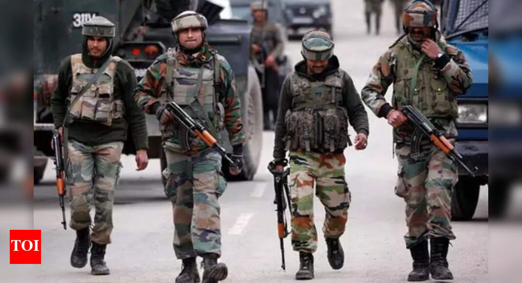 उत्तरी कमांडर ने जम्मू सुरक्षा की समीक्षा की: सेना ने आतंकवाद विरोधी नेटवर्क को मजबूत किया; निगरानी को रेखांकित करता है | भारत समाचार