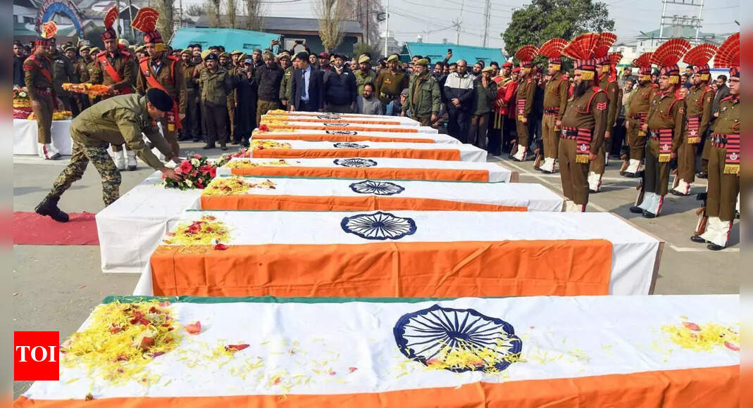 जम्मू-कश्मीर: पुलिस स्टेशन विस्फोट में शिक्षित कश्मीरी युवाओं की मौत, जो रूढ़िवादिता से परे करियर बना रहे हैं | भारत समाचार