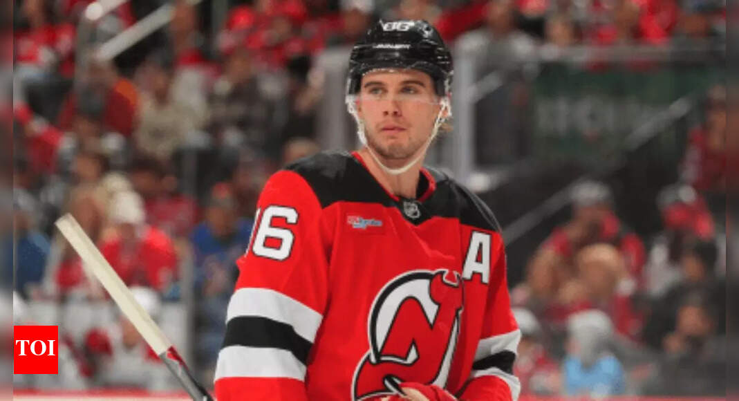 जैक ह्यूज़ की डरावनी हाथ की चोट पर शेल्डन कीफे की ओर से कड़ी प्रतिक्रिया आई क्योंकि डेविल्स दो महीने के झटके के लिए तैयार हैं | एनएचएल न्यूज़