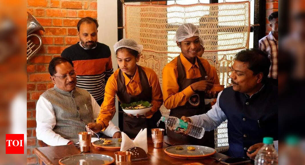 बंदूकधारी पूर्व माओवादी अब बस्तर के कैफे पंडुम में गर्मजोशी से सेवा करते हैं | रायपुर समाचार