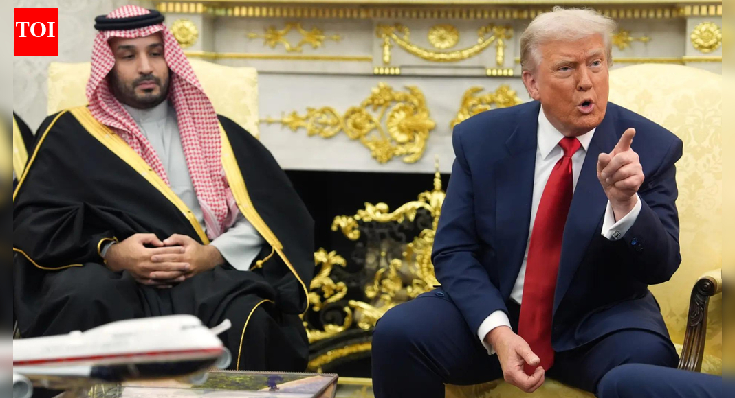 ‘शांत हो जाओ, पिग्गी’: एप्सटीन के बारे में पूछे जाने पर ट्रम्प बोले; उन्होंने पत्रकार को कैसे जवाब दिया