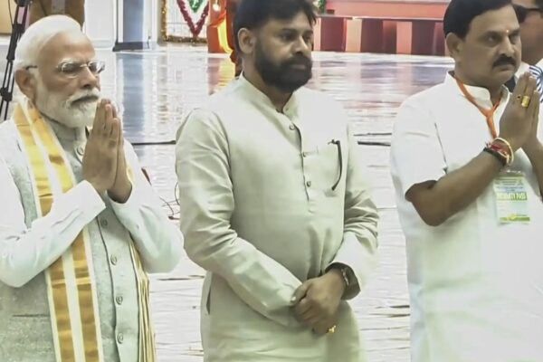 आंध्र प्रदेश: पीएम मोदी ने श्री सत्य साईं बाबा की महासमाधि पर पूजा-अर्चना की – वीडियो | भारत समाचार