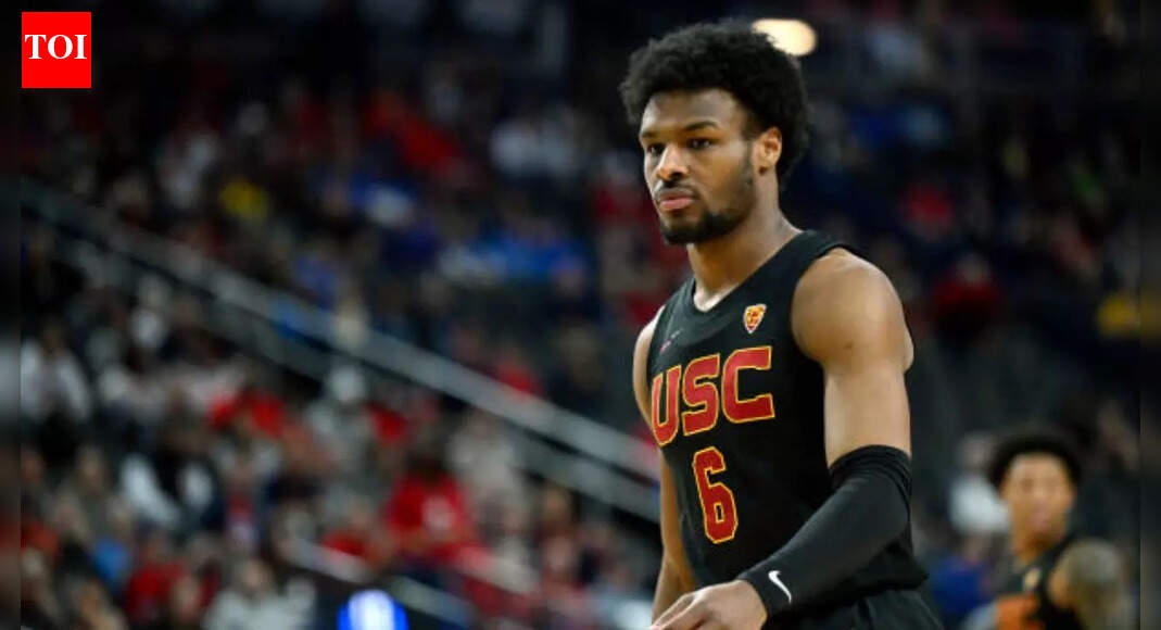 ब्रॉनी जेम्स ने पिता लेब्रोन जेम्स के स्थान पर कदम रखा जब लॉस एंजिल्स लेकर्स ने उन्हें जी लीग में नियुक्त किया | एनबीए समाचार