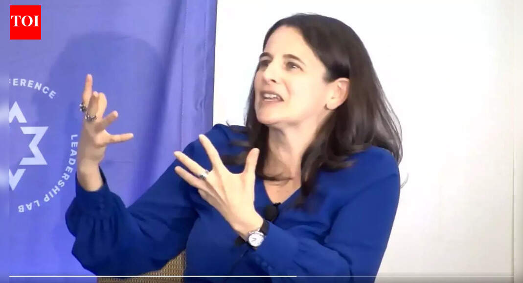 ‘यहूदी स्कूलों में फोन पर प्रतिबंध लगाएं’: ओबामा के पूर्व भाषण लेखक का कहना है, आरोप है कि ‘गाजा से आने वाली तस्वीरें इजरायल की रक्षा को असंभव बना देती हैं’ | विश्व समाचार