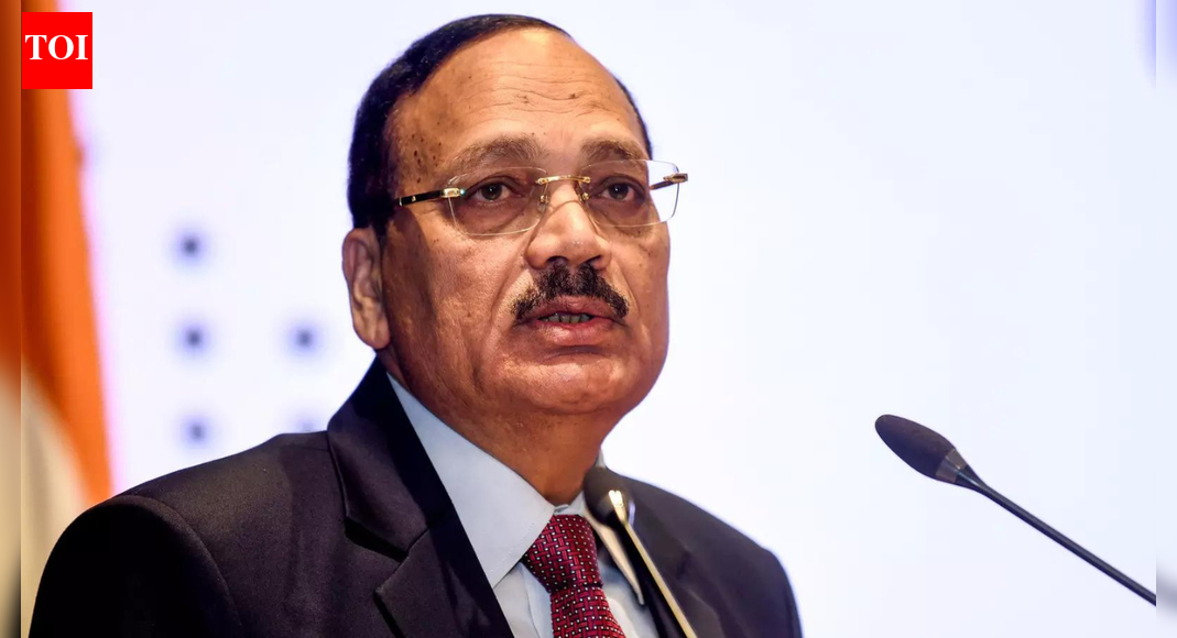 CJI पद की शपथ लेने से पहले जस्टिस कांत ने कहा, ट्रोल्स के दबाव में नहीं हूं | भारत समाचार