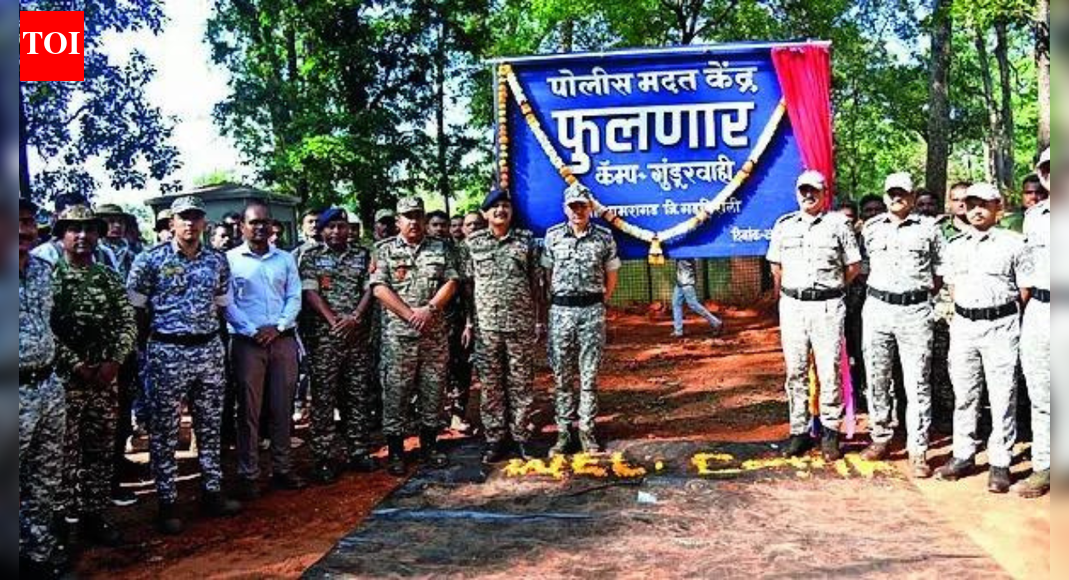 रेड्स के जनताना सरकार मुख्यालय में पुलिस पोस्ट दिखाई देती है | भारत समाचार