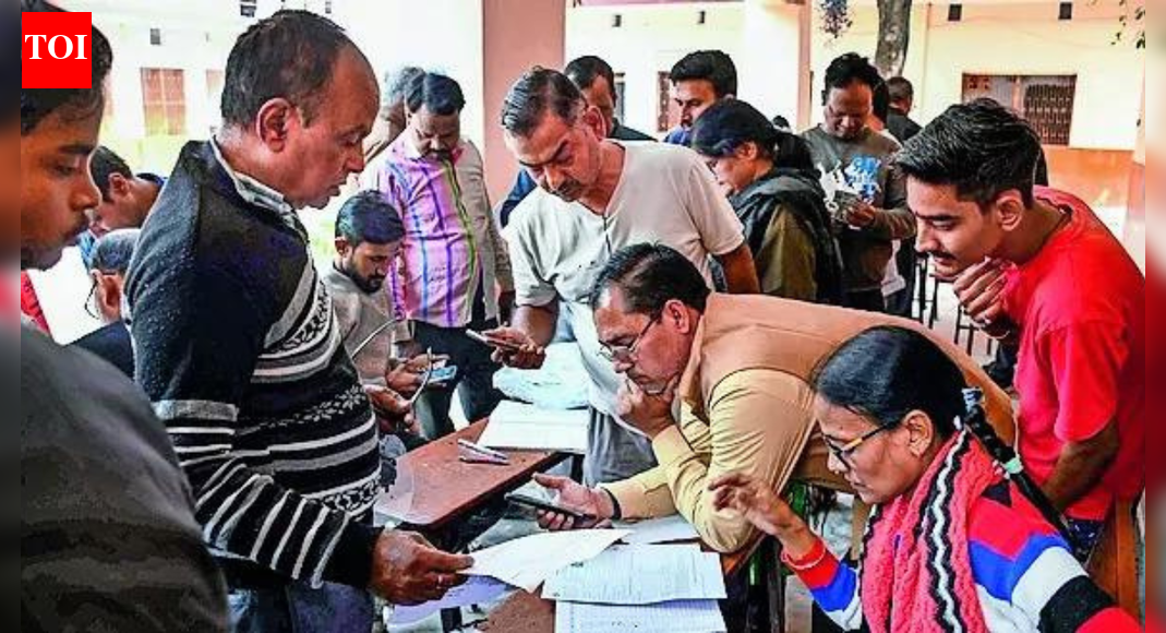 बीएलओ की मौत: आधिकारिक दावा तनाव ऑडियो सामने आने के बाद चुनाव आयोग ने त्वरित कार्रवाई की; टीएमसी ने हमला तेज किया | भारत समाचार