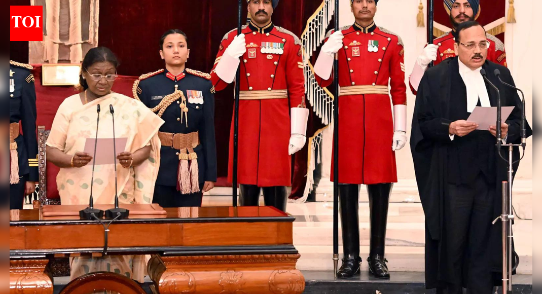 ‘सीजेआई कार्यालय तक का सफर लंबा और घुमावदार है, जो वर्षों की कड़ी मेहनत और ईमानदारी पर आधारित है… कोई भी गलती से दक्षिण कैरोलिना नहीं आता है’: सीजेआई सूर्यकांत | भारत समाचार