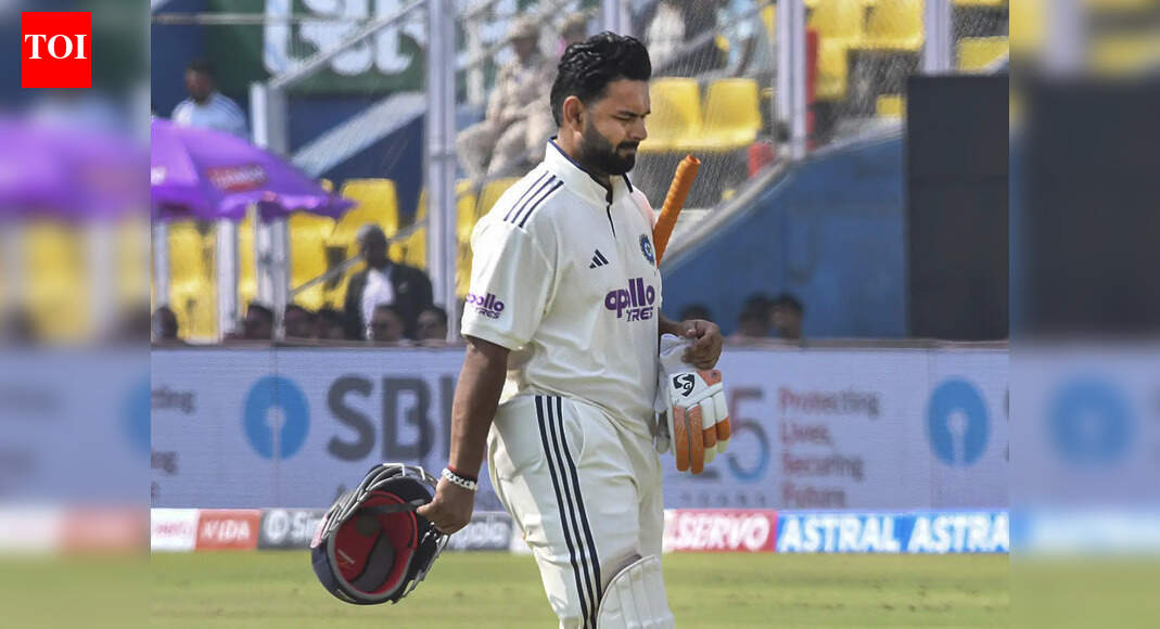 लापरवाह! गुवाहाटी में भारत की हार के बाद ‘अकथनीय’ शॉट के लिए ऋषभ पंत की आलोचना | क्रिकेट समाचार