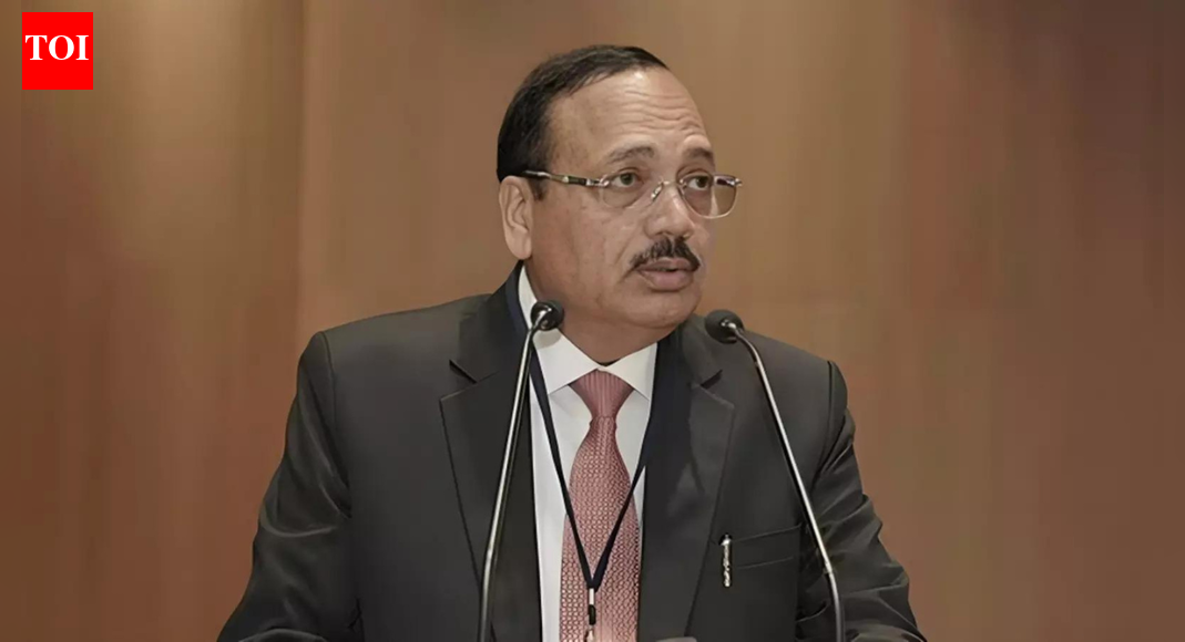 ‘मैं सुबह टहलने गया था…’: CJI सूर्यकांत ने दिल्ली की जहरीली हवा की ओर इशारा किया; SC आभासी सुनवाई की ओर बढ़ सकता है | भारत समाचार