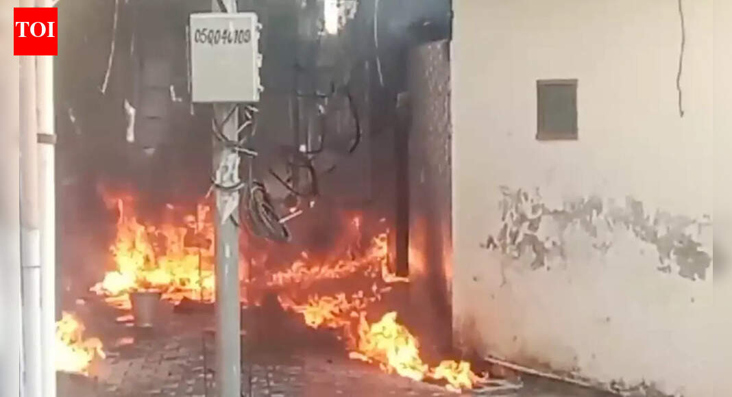 अंबाला में सिलेंडर विस्फोट: मां-बेटे समेत दो की मौत; भीषण आग अब नियंत्रण में | भारत समाचार