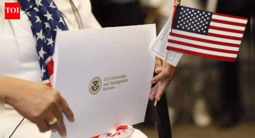 ट्रम्प ने शरण संबंधी सभी निर्णयों पर रोक लगाई: आदेश सभी राष्ट्रीयताओं पर लागू होता है; व्हाइट हाउस के पास शूटिंग के बाद