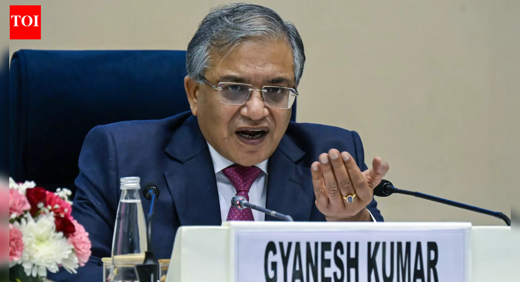 चुनाव आयोग ने बंगाल पुलिस से कहा, बीएलओ को ‘दुष्ट’ पार्टी कार्यकर्ताओं से बचाएं | भारत समाचार