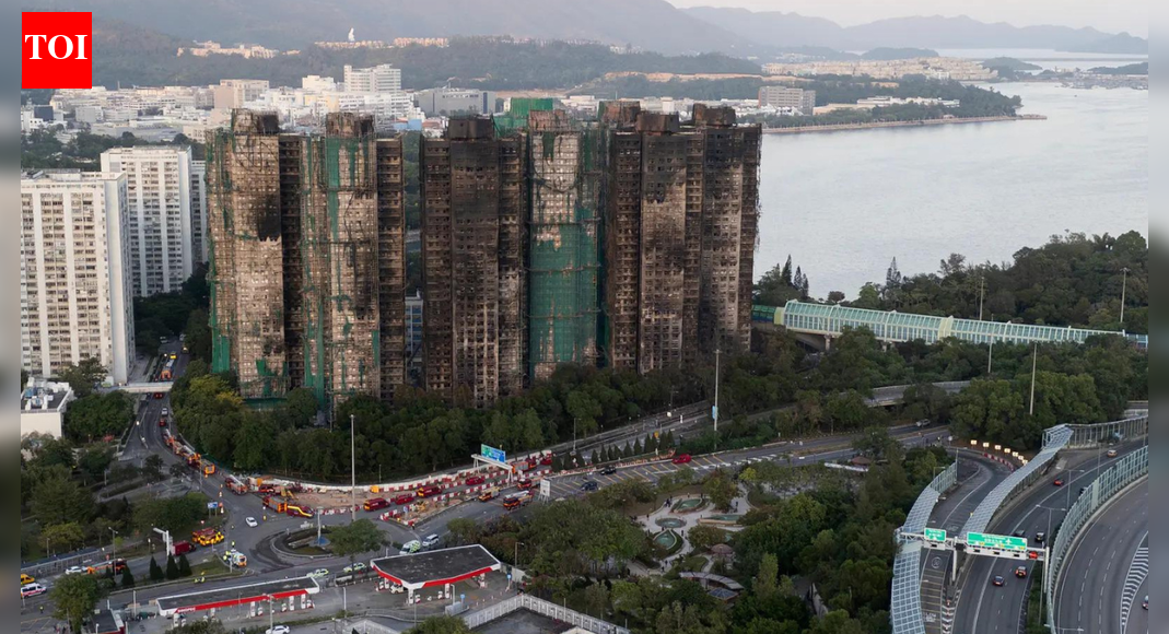 राजनीतिक कार्यकर्ता का दावा है कि बांस हांगकांग की आग का असली कारण नहीं थे, लेकिन…