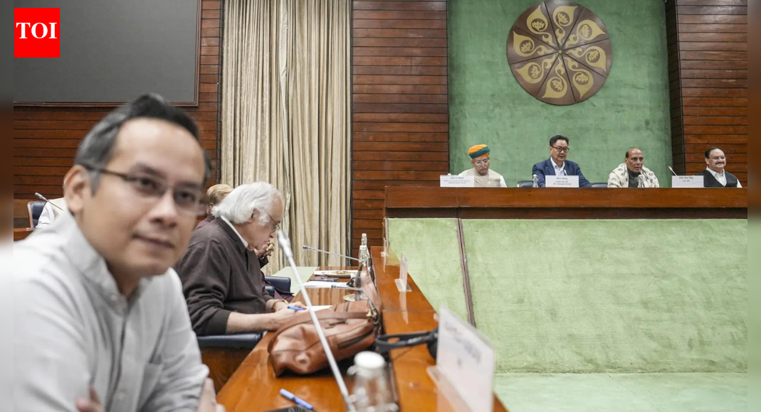 संसद का शीतकालीन सत्र: विपक्ष ने दिल्ली विस्फोट पर बहस की मांग की, सर; सरकार का कहना है कि वह सुनने को तैयार है: एजेंडे में क्या है | भारत समाचार