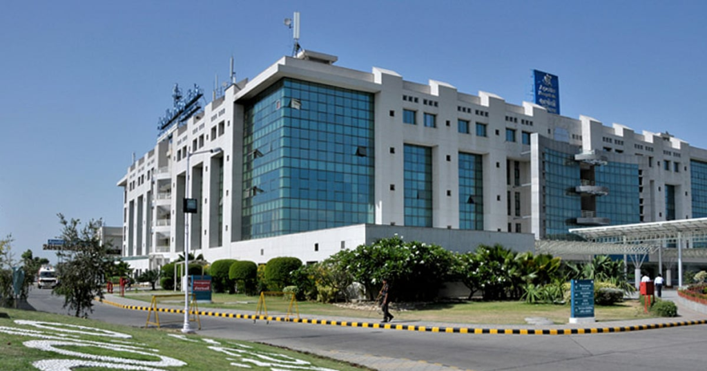 शुद्ध लाभ 26% बढ़ा और अनुमान के अनुरूप रहा