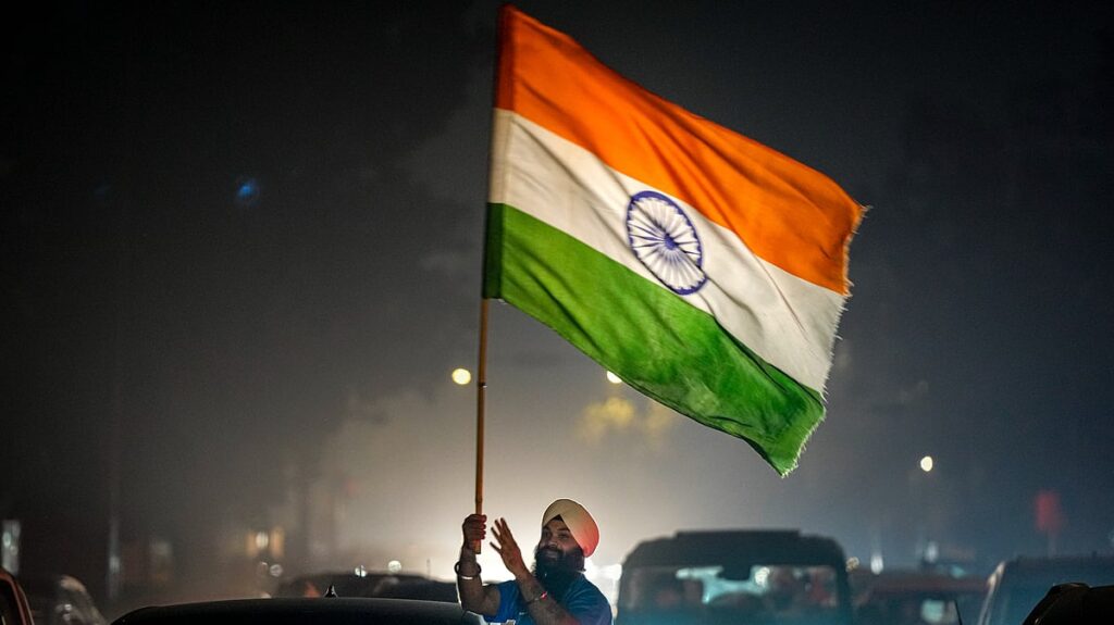 पहली महिला विश्व कप जीत के बाद भारतीयों ने खुशी मनाई