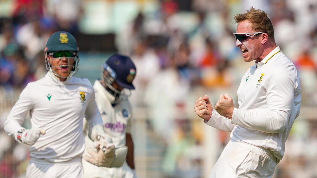 ईडन गार्डन्स में खेले गए पहले टेस्ट मैच में दक्षिण अफ्रीका ने भारत को 30 रनों से हरा दिया