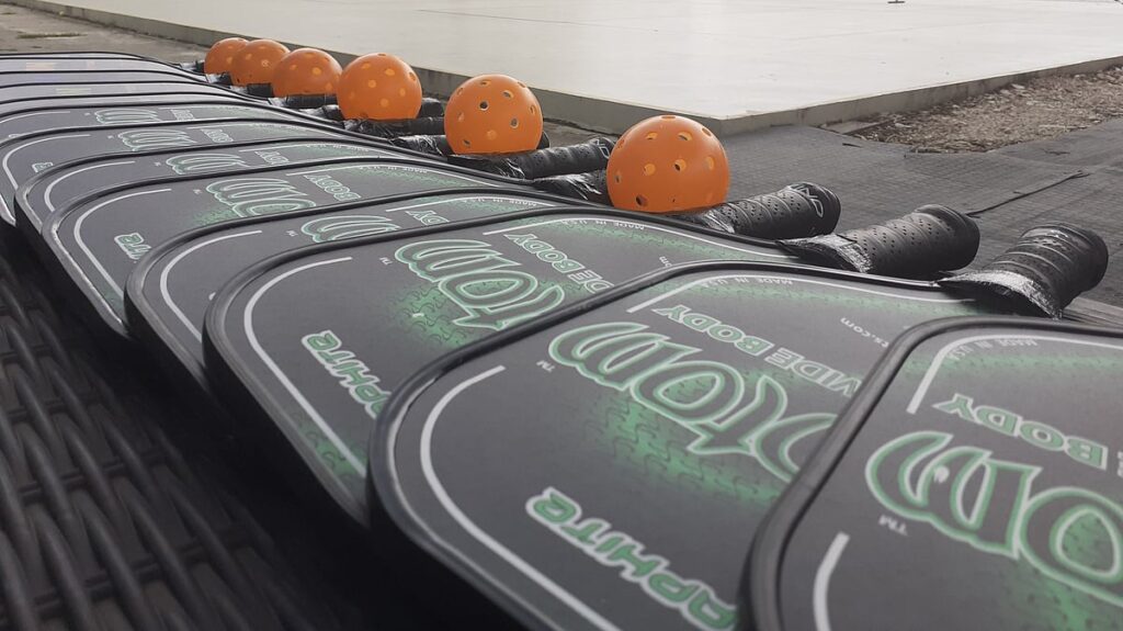 अडानी ग्रुप ने उद्घाटन सत्र के लिए ‘पावर्ड बाय पार्टनर’ नाम दिया