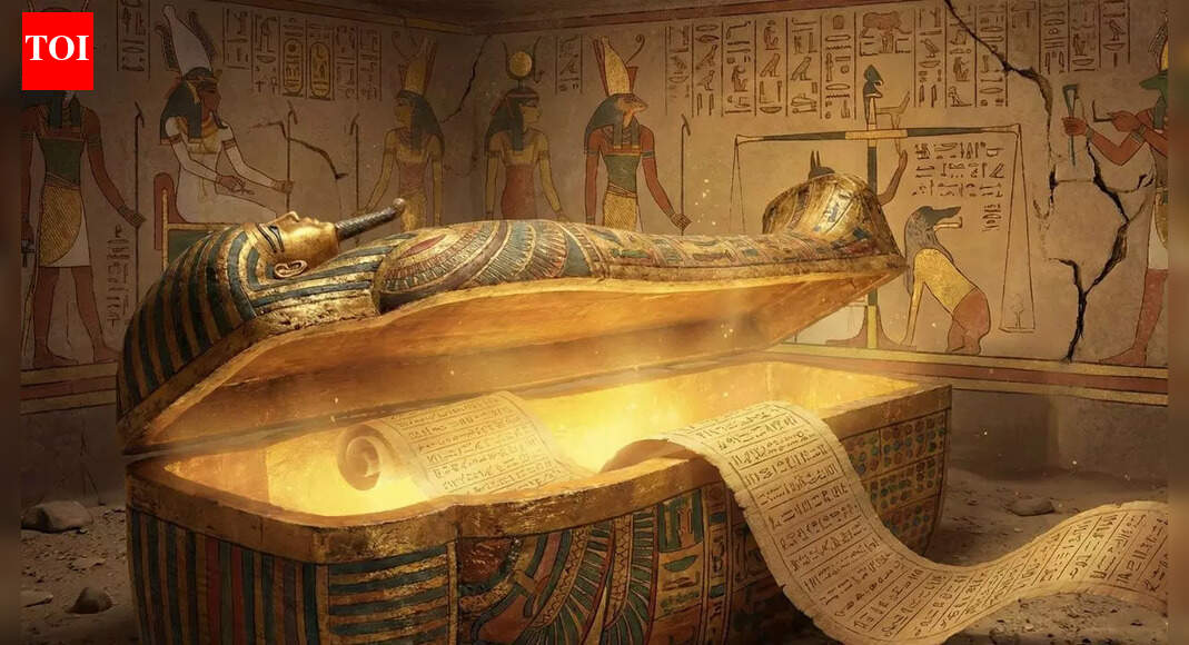 उन्हें एक ममी के चारों ओर लिपटी हुई 2,000 साल पुरानी पांडुलिपि मिली और इसमें जो रहस्य हैं वे अविश्वसनीय हैं |