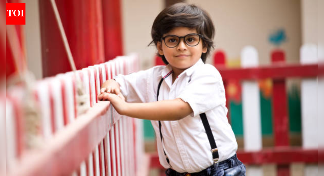 साथियों के दबाव के बारे में अपने बच्चे से कैसे बात करें |