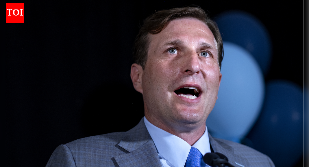 कांग्रेसी ने अरबपतियों के उद्देश्य से ‘रॉबिनहुड’ कानून प्रस्तुत किया; एलन मस्क और जेफ बेजोस पर टैक्स चोरी करने और संपत्ति जमा करने का आरोप लगाया