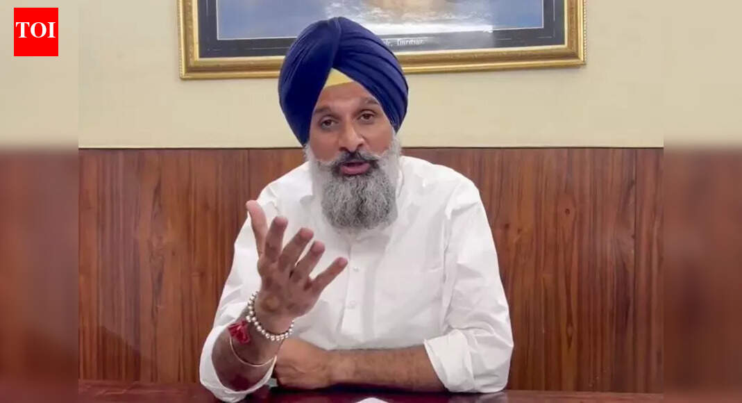 HC ने शिरोमणि अकाली दल के दिग्गज नेता मजीठिया की जमानत खारिज की, कहा रिहाई से जांच प्रभावित हो सकती है | भारत समाचार