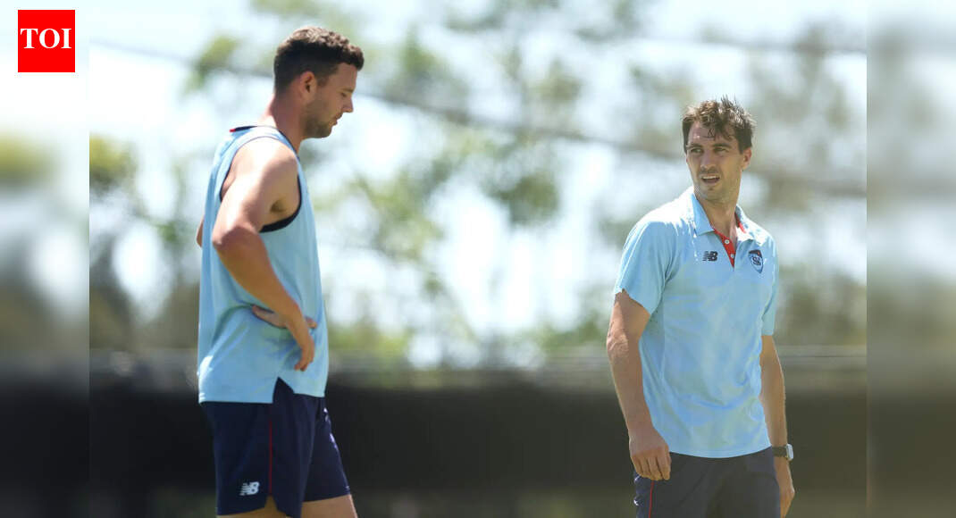 ऑस्ट्रेलिया को बड़ा झटका: जोश हेज़लवुड एशेज से बाहर, एडिलेड टेस्ट के लिए पैट कमिंस की वापसी | क्रिकेट समाचार