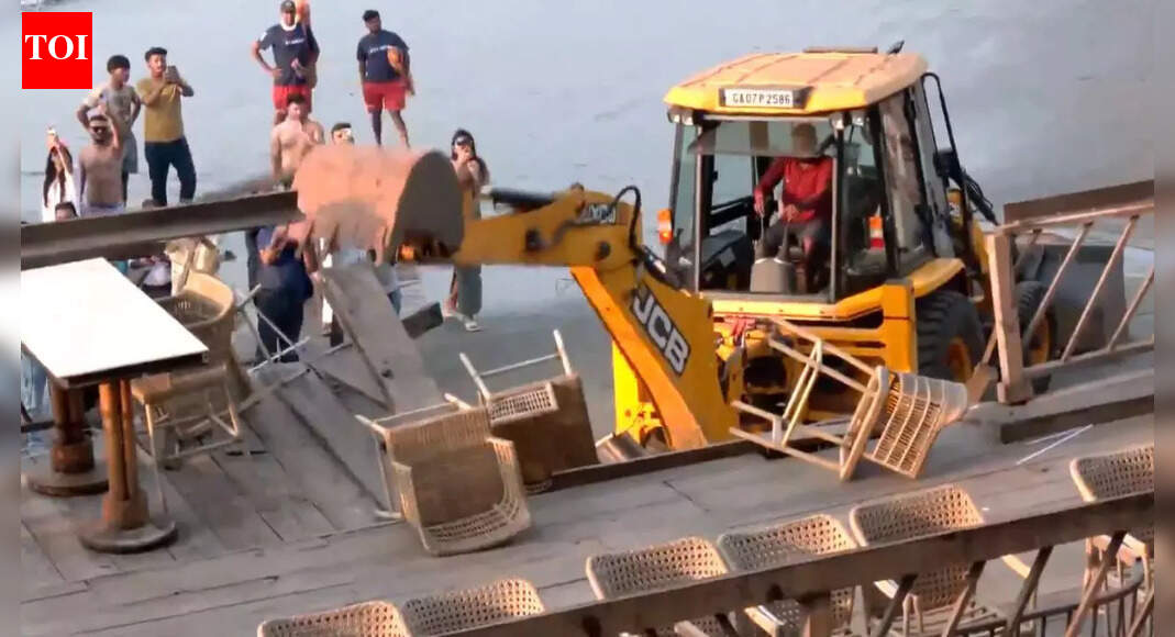 गोवा क्लब में आग: लूथरा बंधुओं की समुद्र तट पर बनी झोपड़ी का एक हिस्सा जलकर खाक – देखें | भारत समाचार