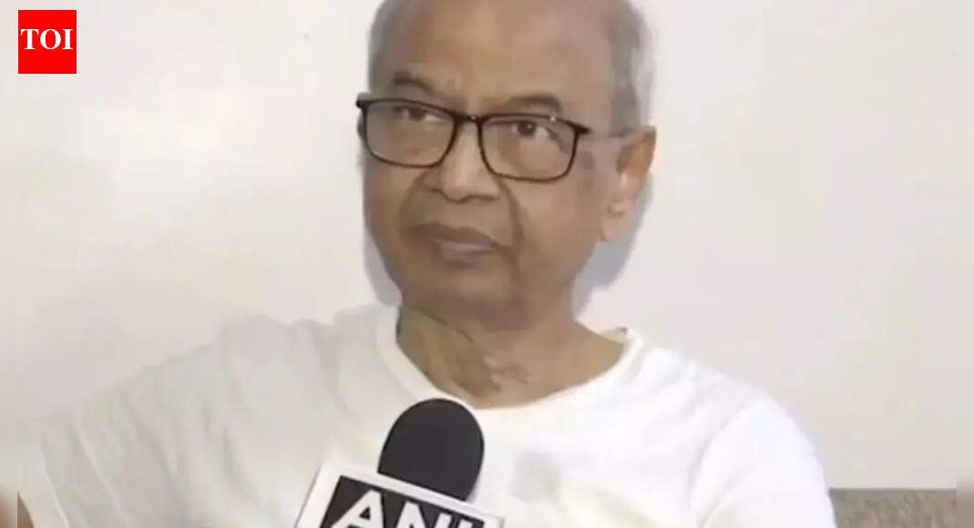 ‘150 लोगों ने हमला किया’: पूर्व CJI गवई पर जूता फेंकने वाले वकील ने अदालत परिसर में हमले का दावा किया; अपने कार्यों का फिर से बचाव करता है | भारत समाचार