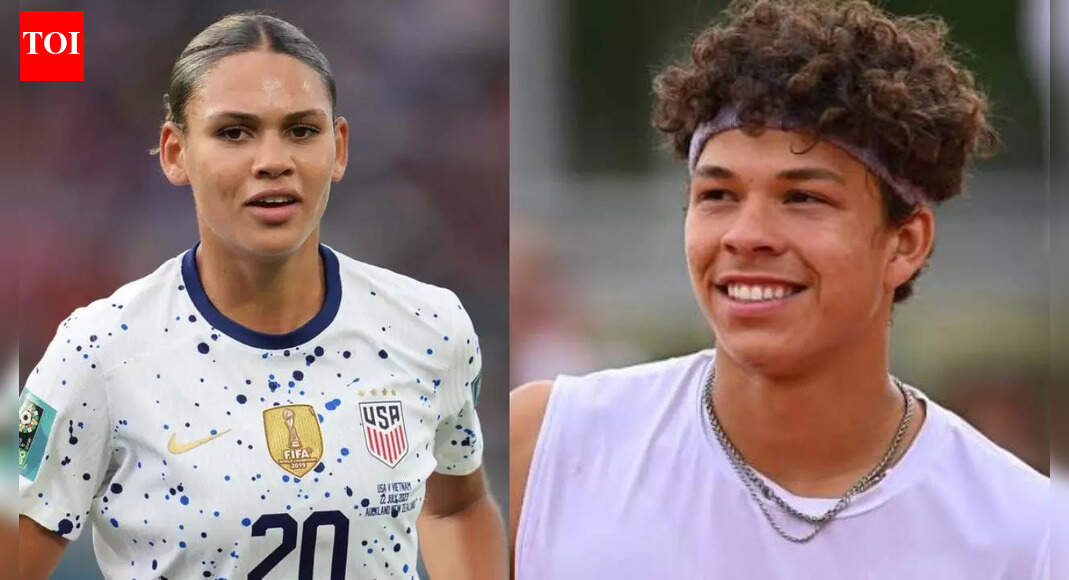 ट्रिनिटी रोडमैन ने सुर्खियां बटोरीं जबकि बेन शेल्टन अपने टेनिस रैकेट के साथ एक मजेदार नृत्य के दौरान हंस रहे थे | अंतर्राष्ट्रीय खेल समाचार