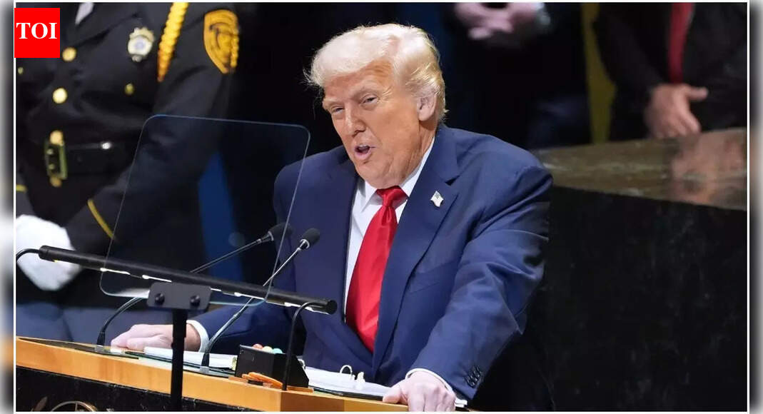 ट्रम्प का कहना है कि अमेरिका ने वेनेजुएला के पास ‘इतिहास का सबसे बड़ा तेल टैंकर’ जब्त किया; नाटकीय फ़ुटेज में ऑपरेटरों को बोर्ड पर तेज़ रस्सियों के साथ कूदते हुए दिखाया गया है – देखें