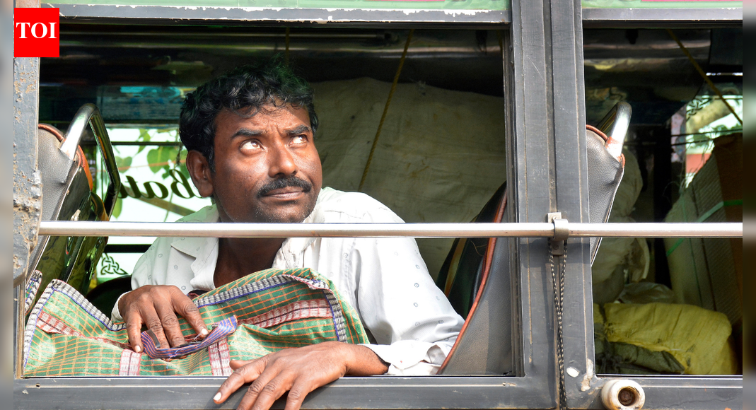 ‘मैं अब यहां नहीं रह सकता’: गीता कार्यक्रम में नॉन-वेज स्नैक्स के लिए लड़ रहे विक्रेता ने कोलकाता छोड़ा; अपने गृहनगर लौट आया | कोलकाता समाचार