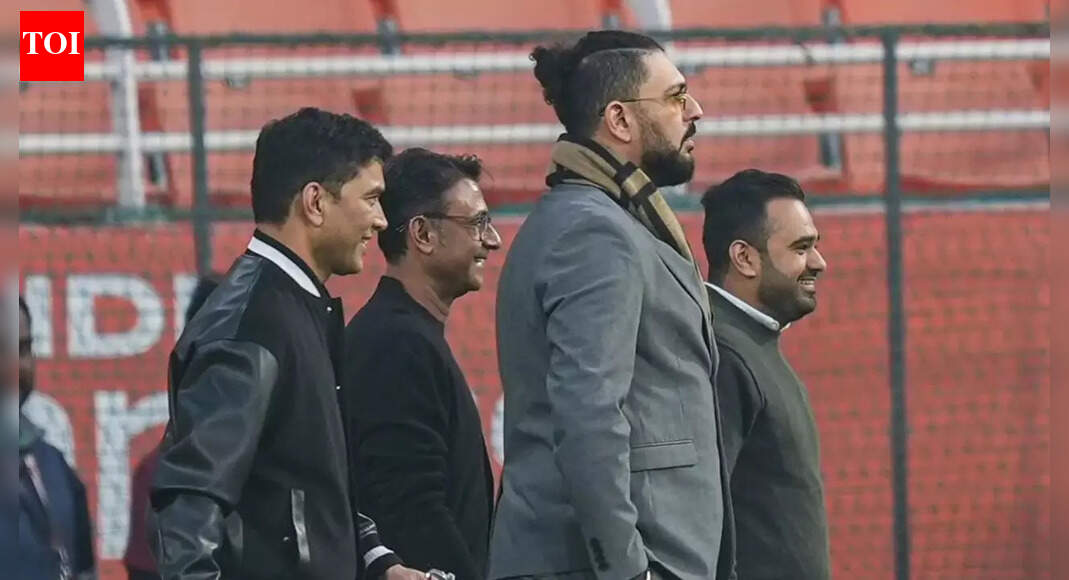 IND vs SA: युवराज सिंह और हरमनप्रीत कौर को चंडीगढ़ के नए स्टेडियम में स्टैंड देकर सम्मानित किया गया | क्रिकेट समाचार