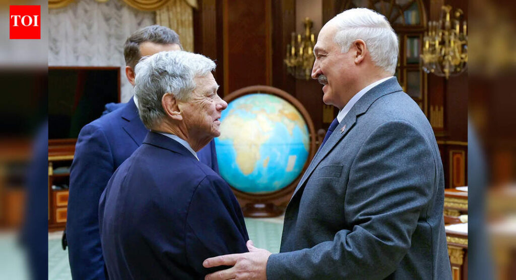 बेलारूसी नेता ने कुछ प्रतिबंध हटाने के बदले में 123 कैदियों को माफ कर दिया