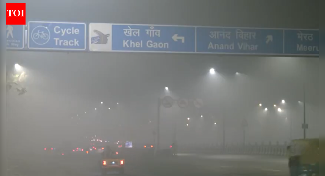 दिल्ली में GRAP 4 लागू: AQI 400 के पार; क्या प्रतिबंधित है और क्या नहीं | भारत समाचार