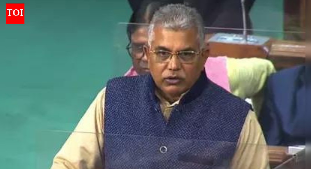 ‘एक साधारण माफ़ी पर्याप्त नहीं है’: कोलकाता में मेस्सी कार्यक्रम में अराजकता को लेकर बीजेपी ने ममता पर निशाना साधा; कानूनी कार्रवाई की मांग | भारत समाचार