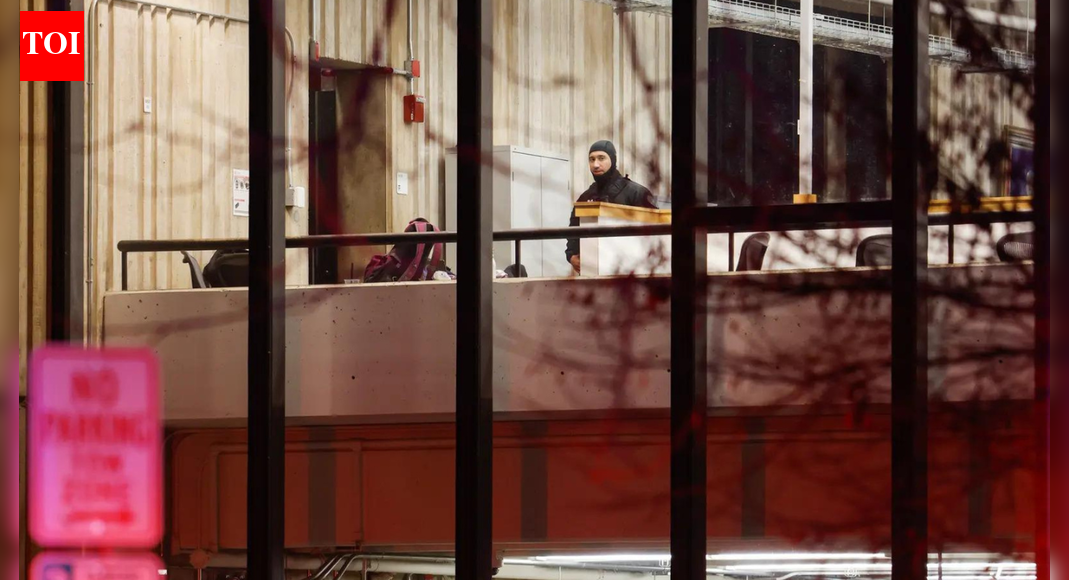 ‘कैंपस में निशानेबाज, हम अंधेरे में छिप गए’: कैसे डर और सायरन ने ब्राउन यूनिवर्सिटी पर कब्ज़ा कर लिया; छात्रों ने सुनाया ‘बुरा सपना’