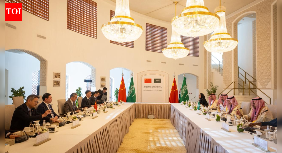 सऊदी अरब और चीन ने राजनयिकों और अधिकारियों के लिए पारस्परिक वीज़ा छूट पर हस्ताक्षर किए | विश्व समाचार