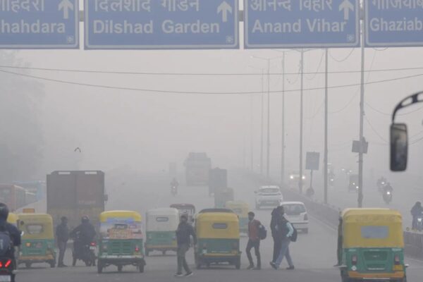 दिल्ली में वायु प्रदूषण: स्कूलों को पांचवीं कक्षा तक ऑनलाइन मोड में स्थानांतरित करने के लिए कहा गया; दूसरों के लिए हाइब्रिड मोड | भारत समाचार