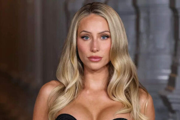 ब्रेक्सटन बेरियोस के विभाजन के खुलासे के बाद एलिक्स अर्ल ने ब्रेकअप के आंसुओं को उष्णकटिबंधीय चमक में बदल दिया और एक सूक्ष्म संदेश भेजा | एनएफएल न्यूज़