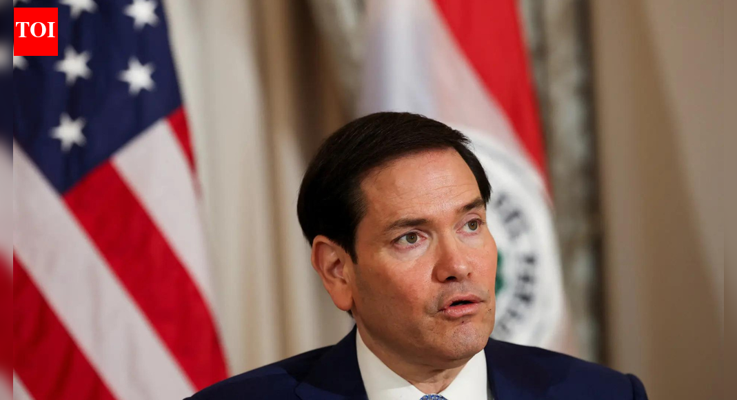 कैरोलिन लेविट के बाद, वैनिटी फेयर में मार्को रूबियो की तस्वीर वायरल: ‘कोने में चुपचाप रोओ’