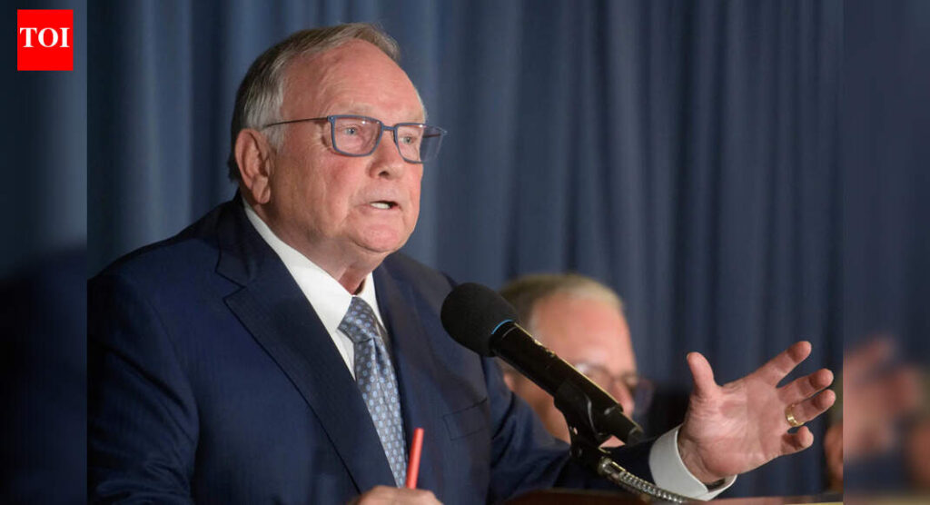 अमेरिकी सरकार ने वाशिंगटन में हेलीकॉप्टर और विमान की टक्कर में 67 लोगों की मौत के मामले में लापरवाही स्वीकारी है