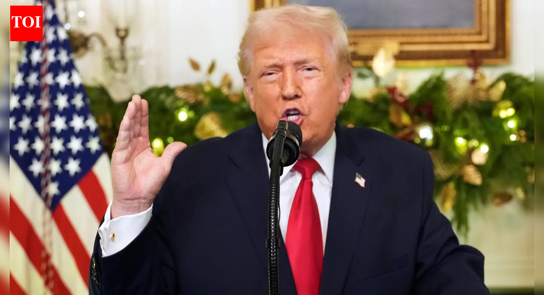 संयुक्त राज्य अमेरिका में आप्रवासन कार्रवाई: डोनाल्ड ट्रम्प ने ग्रीन कार्ड लॉटरी को निलंबित कर दिया; इस कदम के कारण क्या हुआ?