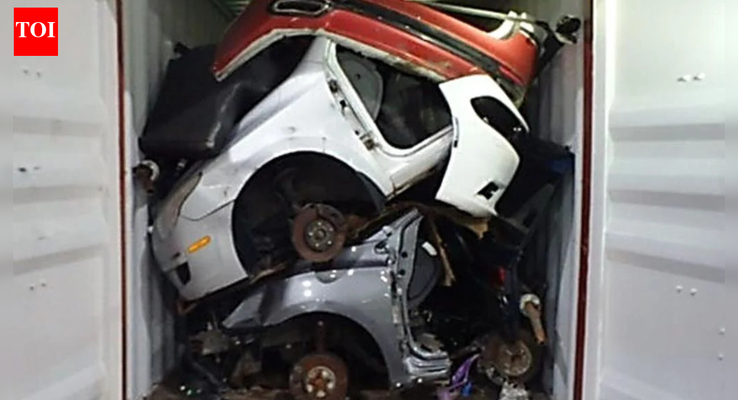 कनाडा में पुलिस द्वारा बड़े कार चोर गिरोह का भंडाफोड़ करते हुए गिरफ्तार किए गए 20 लोगों में से आठ भारतीय मूल के हैं; चोरी की 306 कारें बरामद