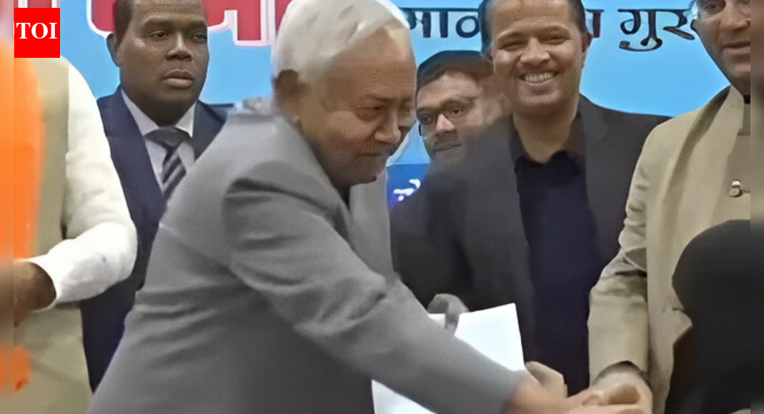 हिजाब विवाद: नीतीश कुमार ने जिस डॉक्टर का नकाब फाड़ा, वह अपने कर्तव्य में विफल; अधिकारियों ने संपर्क नहीं होने की सूचना दी | भारत समाचार